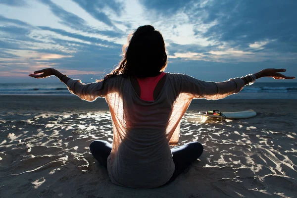 Indian Surfer Girl Long Hair Sitting Beach Lotus Pose Embracing — Stock Photo, Image