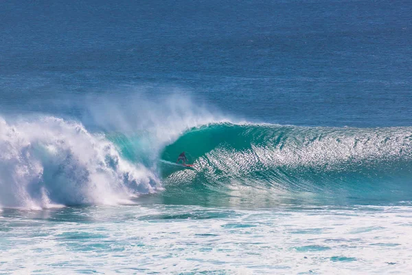 Surfer Uluwatu Beach Bali Indonesia – stockfoto