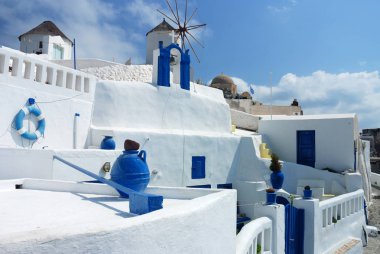 Santorini Adası'nda yel değirmeni  