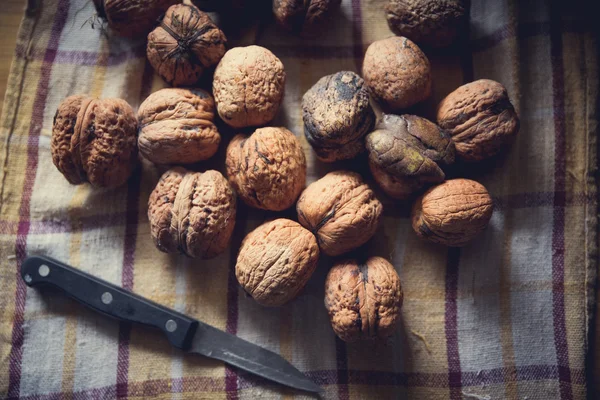 Whole raw walnurs — Stock Photo, Image