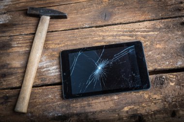 Tablet ile kırık cam