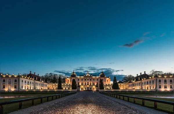 Akşam saat Branicki Palace