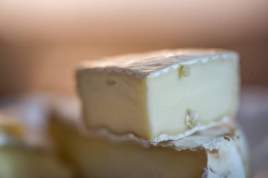 Camemert peynir parça