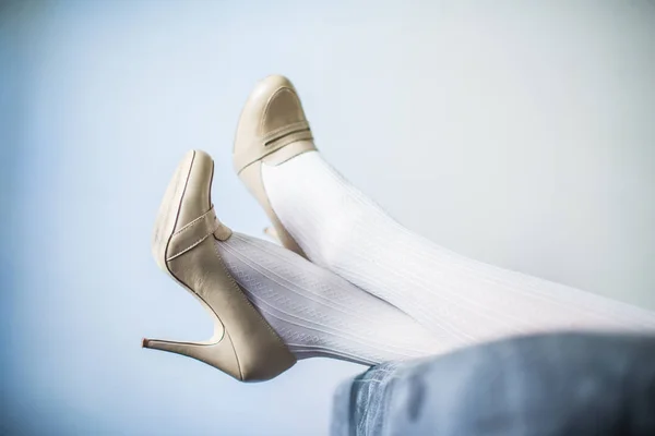 Женская нога в ботинках — стоковое фото