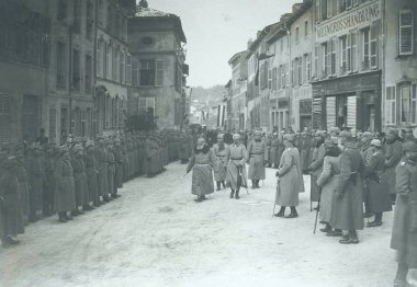 kasaba teftiş malzeme ile yüksek rütbeli memur 