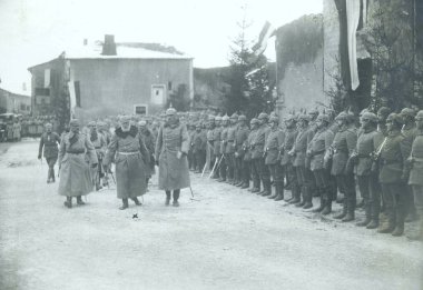 yüksek rütbeli Alman şirketi köyde inceleme