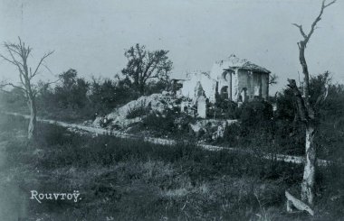 Bombalama sonra yıkılan kilise görünümünü