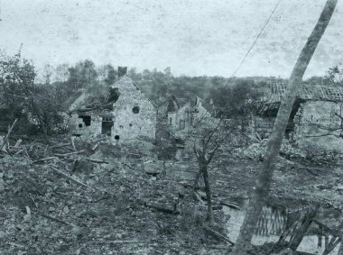 köy bombalama sonra harabeye görünümünü