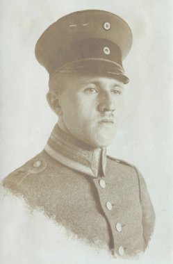 Kameraya poz genç Alman Çavuş 