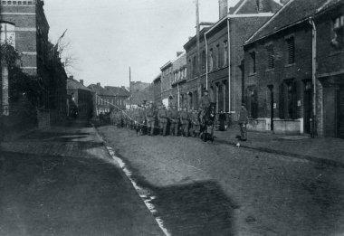 Alman şirket açık geçen Köyü yol üzerinde