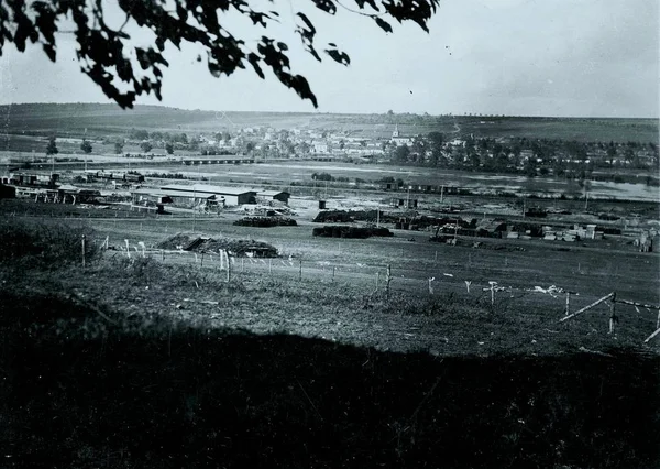 Blick Auf Das Flusstal Mit Großem Bach Und Stadt Horizont — Stockfoto