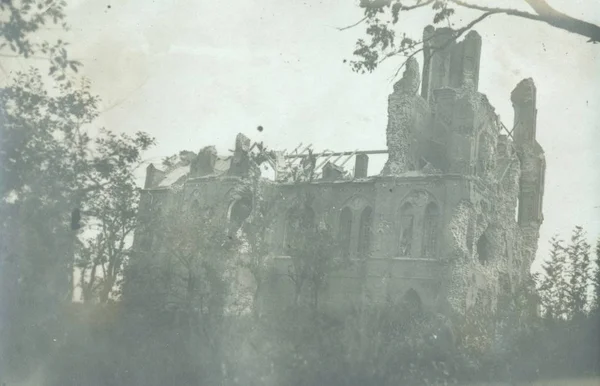 Vista Iglesia Bombardeada Pesada Después Del Bombardeo — Foto de Stock