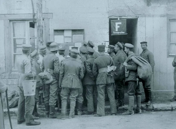 Grupo Soldados Alemães Olhando Bordo — Fotografia de Stock