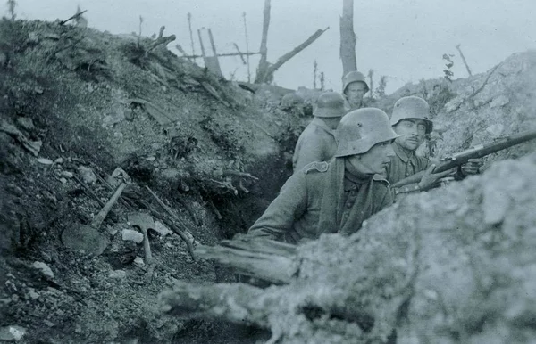 Vista Dos Soldados Alemães Trincheira Durante Batalha — Fotografia de Stock