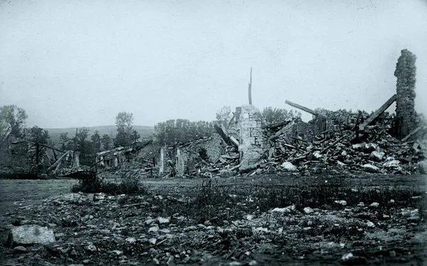 Ruïnes Van Verwoeste Huis Dorp Het Bombardement — Stockfoto