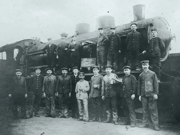 Groep Van Duitse Soldaten Poseren Voor Stoomtrein — Stockfoto