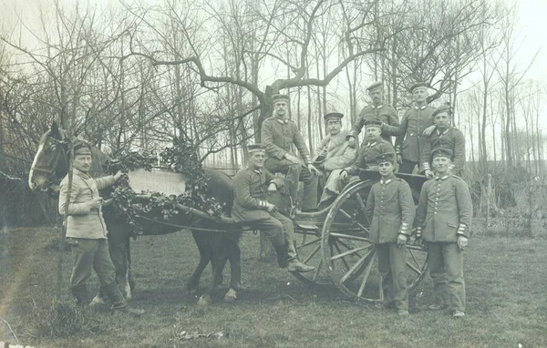 Duitse Soldaten Één Paard Waggon Poseren Camera — Stockfoto