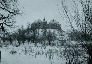 Eski kale tepe üzerinde kış döneminde görüntülemek