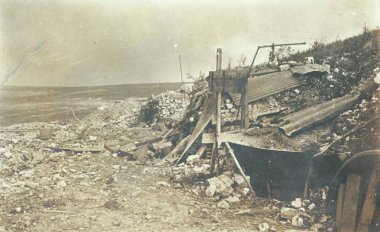 Savaş alanında yakalanan alan yazının görünümü 