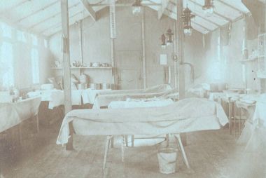 Operasyon odası alan yardım kampında görünümünü