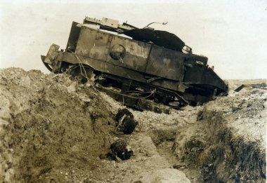 hendek içinde Fransız Schneider tank yok