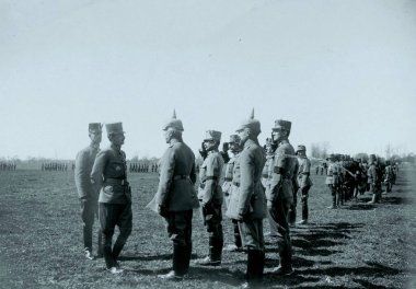 Avusturya-Macaristan subaylar için Alman birlikleri konuşuyor