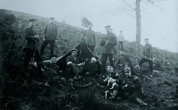 ドイツの兵士および一般市民の安静時のフィールド内の場所 — ストック写真