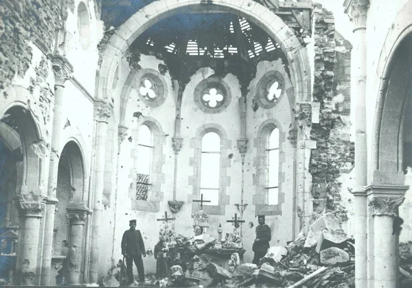 Duitse Soldaten Binnen Geschilde Kathedraal Aanval — Stockfoto