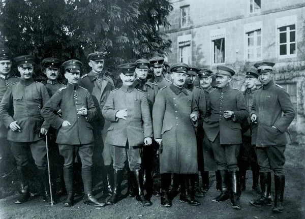 Groupe Officiers Allemands Posant Devant Bâtiment — Photo