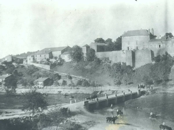 Widok Dolinę Małej Mostu Średniowieczu Zamek — Zdjęcie stockowe