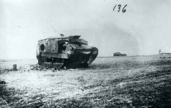 Два крушения французских танков "Шнайдер"
