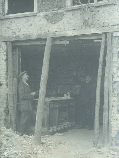 Haus Mit Zwei Zivilisten Inneren Beschädigt — Stockfoto