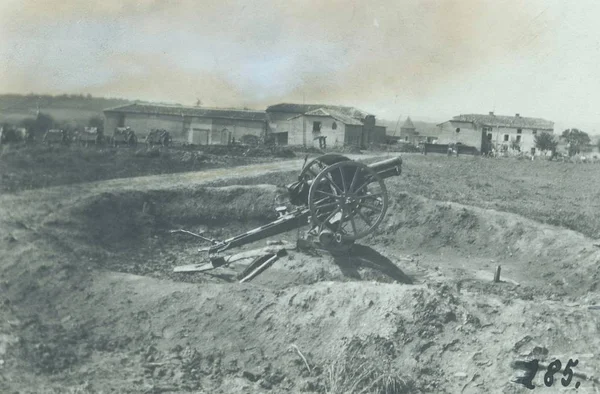 Posizionamento Pistola Campo Aperto Fronte Villaggio — Foto Stock