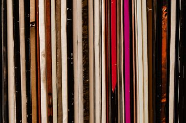 Vinil (Lp) kayıtları renkli arka plan ayakta kapatın