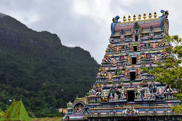 Renkli cephe Axeldota Mihu Navasakthi Vinayagar tapınağın Mahe Island, Victoria City Seyşeller