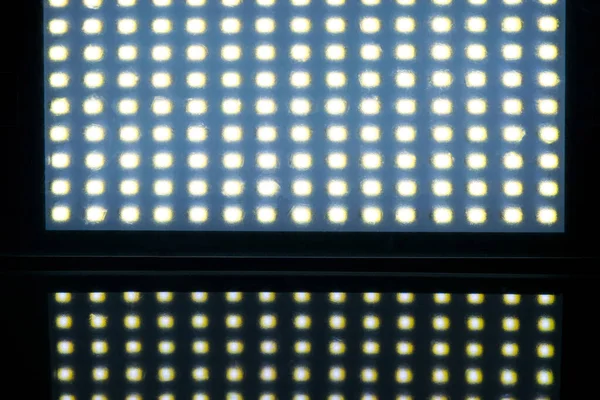 LED-Lichtreflexion auf schwarzem Hintergrund — Stockfoto