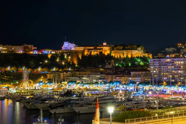 Monaco 5 DEC 2019 Cidade e porto de Mônaco à noite — Fotografia de Stock