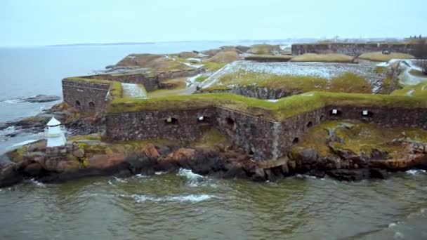 Bastiony Fińskiej Twierdzy Suomenlinna Wybrzeżu Morza Bałtyckiego Helsinkach Finlandia — Wideo stockowe
