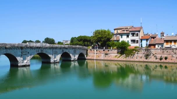 Historische Und Sehr Alte Römische Tiberius Brücke Über Den Rimini — Stockvideo