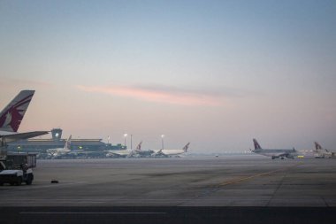 Doha, Katar - 02 / 16 / 2020: boş uluslararası havaalanında 