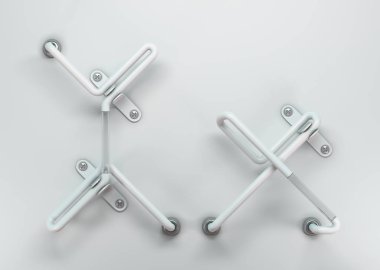 Beyaz parlak metal ve şeffaf camlı 3D gerçekçi Alfabe harf X. Eski işaretler reklam tarzında. Yumuşak gölgeler beyaz zemin üzerine izole