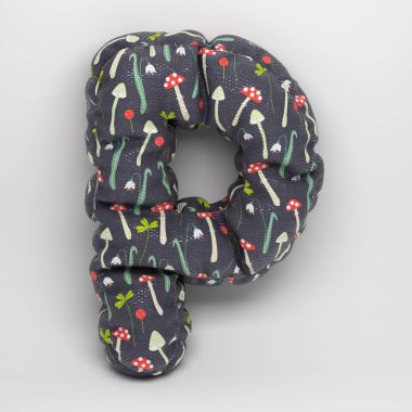 3D el yapımı yastık Alfabe harf beyaz arka plan üzerinde izole P şeklinde.