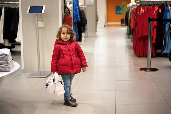 Little Girl Looking  in the Store for Sales — Stock Photo, Image