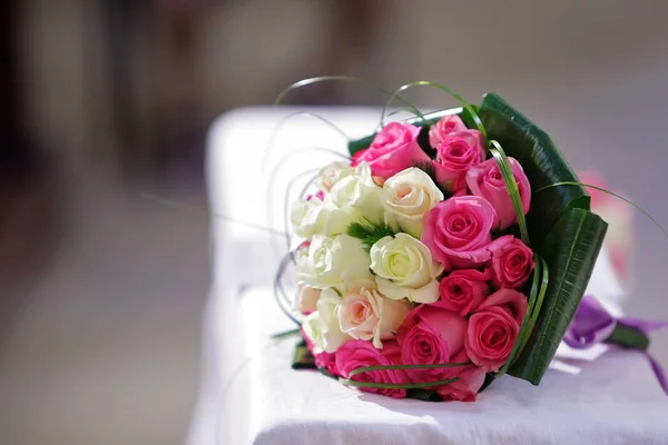 Bukett blommor av bruden — Stockfoto