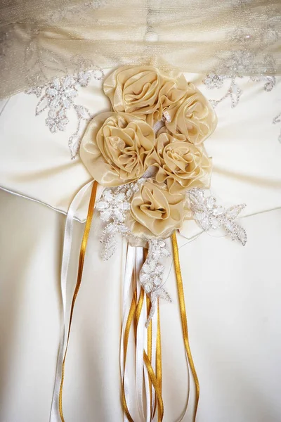 Detalj av brudens klänning — Stockfoto