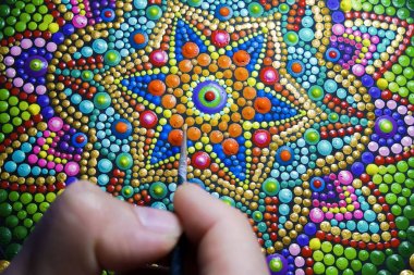 Güzel mandala el boyalı parçası