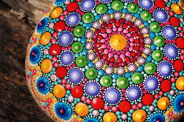 Mandala dot schilderij kleurrijke steen — Stockfoto