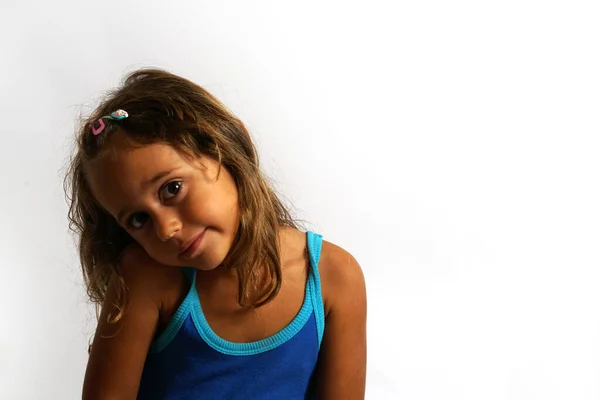 Retrato de una niña italiana de 4 años posando — Foto de Stock
