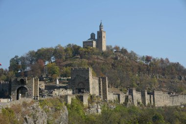 Çarevetler, Bulgaristan 'ın kuzeyindeki Veliko Tarnovo' da aynı isimli bir tepenin üzerinde yer alan bir ortaçağ kalesi..