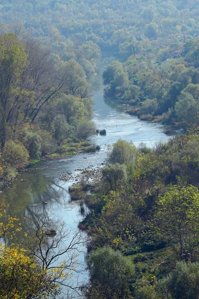 La rivière Jantra avant de traverser Veliko Tarnovo — Photo